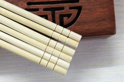 Vòng tròn khắc trên đầu đũa dùng một lần có ý nghĩa gì?