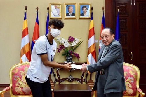 Bị loại sớm, cầu thủ U22 Campuchia vẫn được Phó Thủ tướng thưởng 10.000 USD