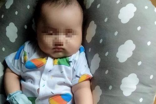 Bé trai bụ bẫm, khôi ngô bị bỏ rơi giữa cầu trong đêm tối tại Thừa Thiên Huế
