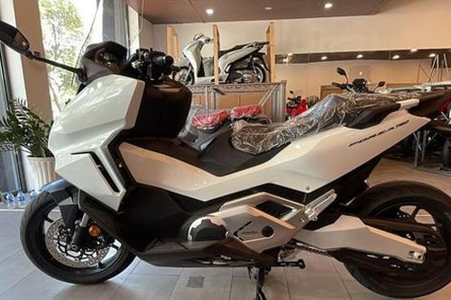 Cận cảnh siêu phẩm của Honda mới ra mắt, SH 2022 'chạy theo không kịp'