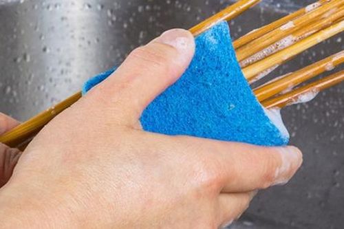 Thực hư câu chuyện nhiều người rầm rộ luộc đũa gỗ trên mạng xã hội