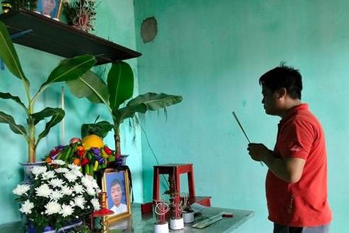 Người mẹ chết lặng khi hay tin con trai bị đâm tử vong ở đám cưới