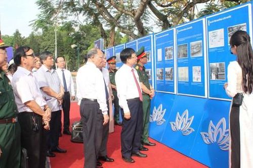 Khai mạc triển lãm 'Hồ Chí Minh - Chân dung một con người'