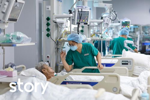 12 giờ làm việc liên tục của nữ điều dưỡng ở TP.HCM
