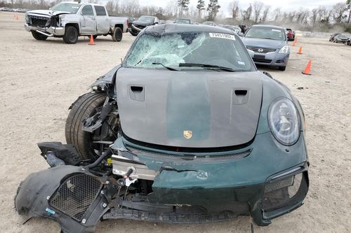Porsche 911 GT2 RS vỡ nát vẫn có giá hơn 130.000 USD