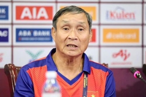 HLV Mai Đức Chung: 'Vào bán kết không có đội yếu'