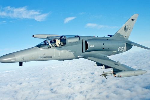 Nước NATO đầu tiên công bố ý định viện trợ chiến đấu cơ cho Kyiv