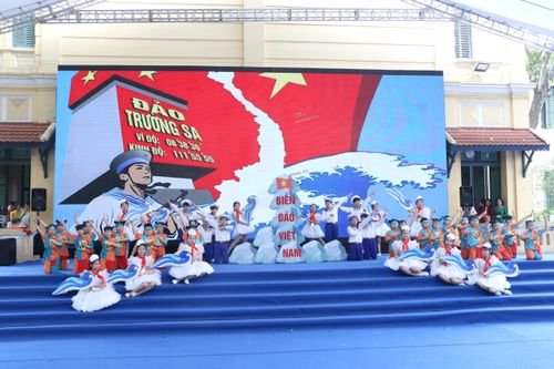 Bồi đắp tình yêu biển đảo quê hương cho học sinh
