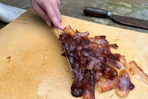 Món canh chua sứa đỏ 'độc nhất vô nhị' của người dân làng biển