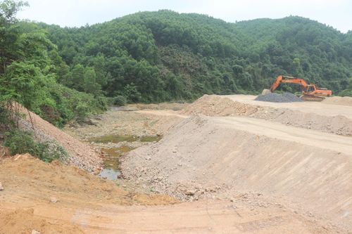 Lùm xùm thi công đường nối đường Hồ Chí Minh ở Quảng Trị