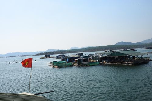 Dân làng chài Sê San ở Kon Tum đã… an cư