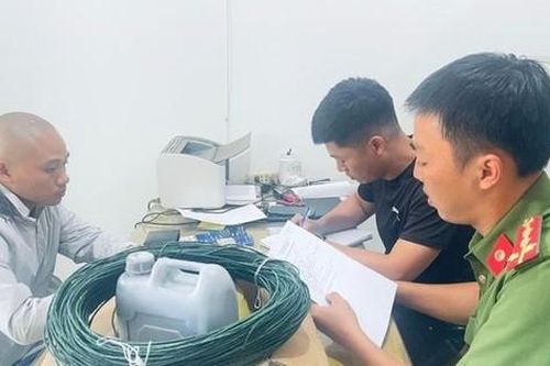 Xộ khám vì lên mạng học chế tạo thuốc nổ đem bán