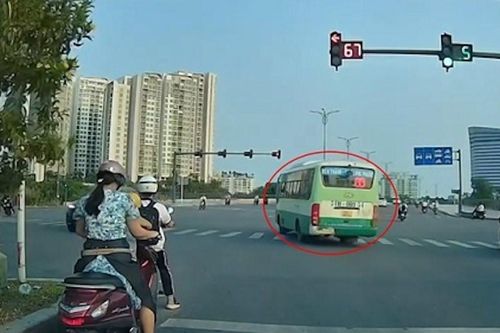 Xử phạt tài xế xe buýt chạy 'như ăn cướp' ở TP.HCM