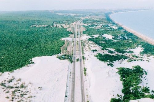 Địa điểm nào được mệnh danh là 'tiểu sa mạc' của Việt Nam?