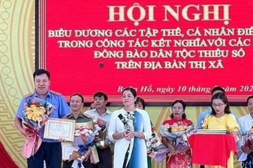Biểu dương Kiểm sát viên có thành tích giúp đồng bào dân tộc thiểu số