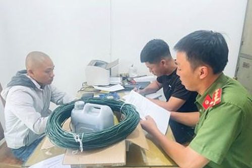 Bắt đối tượng lên mạng 'học lỏm' chế tạo thuốc nổ để bán kiếm lời