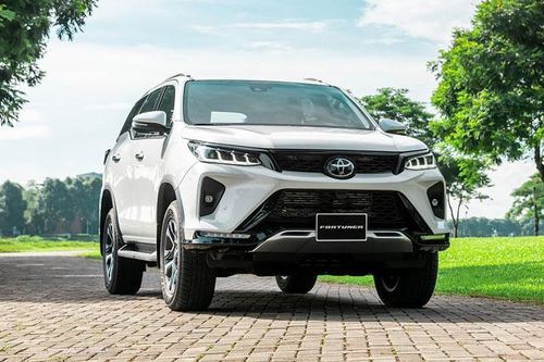 Loạt SUV 5 chỗ, SUV 7 chỗ giảm giá tới 200 triệu đồng, lần đầu tiên Fortuner ưu đãi cực tốt
