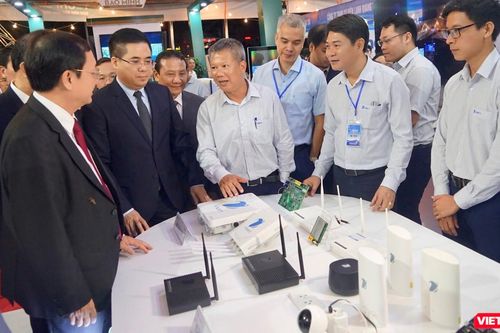 Hệ sinh thái sản phẩm công nghệ VNPT 'make in Viet Nam' tại Techfest vùng đồng bằng sông Hồng 2023