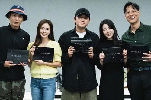 Mẹ 2 con Kim Tae Hee đọ sắc 'ác nữ The Glory' Lim Ji Yeon