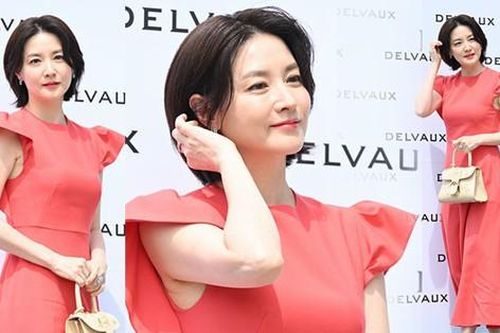 'Nàng Dae Jang Geum' Lee Young Ae khoe nhan sắc tuổi 52