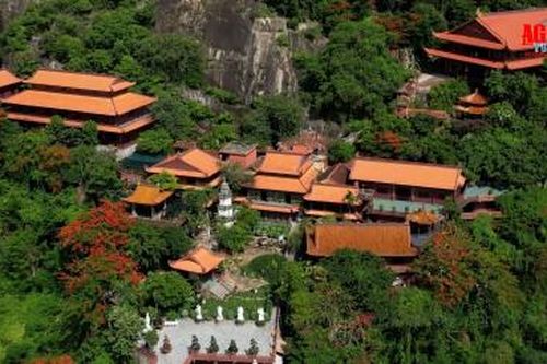 Tuyệt cảnh chùa Hang