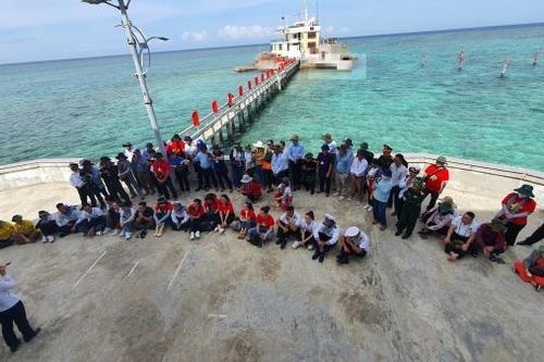 Sân khấu giữa trùng khơi