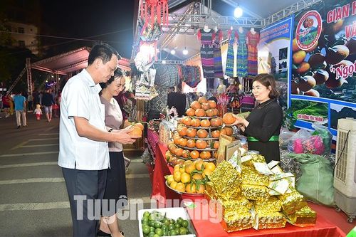 Cú huých phát triển thương mại, du lịch