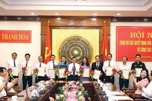 Thanh Hóa: Công bố các quyết định về công tác cán bộ