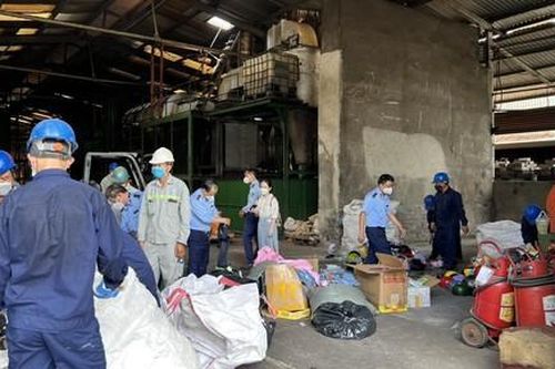 Tiêu hủy hơn 7 ngàn sản phẩm hàng hóa vi phạm, trị giá hơn 423 triệu đồng