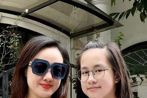 Con gái 12 tuổi của BTV Hoài Anh: Sắc vóc 'trổ mã', chiều cao đã ngang bằng mẹ