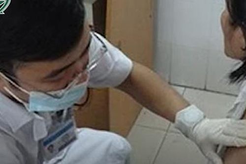 Đắp thuốc lá trị ung thư tuyến vú, người phụ nữ bị hoại tử da