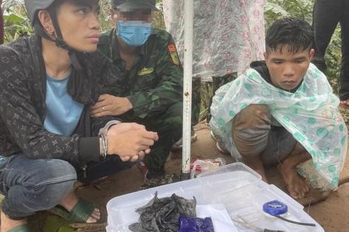 Lợi dụng mưa to, rủ nhau sang Lào mua ma túy về sử dụng thì bị bắt
