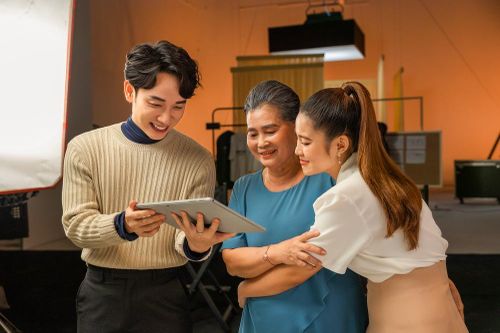 Trúc Nhân ra mắt MV 'Chạm gần yêu thương' nhân Ngày của Mẹ