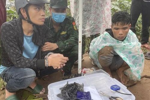 Lợi dụng mưa to, 2 thanh niên sang Lào mua ma túy về sử dụng