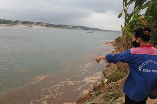Sạt lở nghiêm trọng, người dân ở Phú Thọ lo 'Hà Bá nuốt làng'
