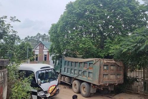 Phú Thọ: Trên đường đi bệnh viện, cụ ông tử vong vì va chạm với xe tải