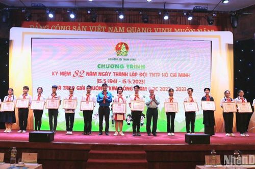 Trao Giải thưởng Kim Đồng tặng 122 chỉ huy Đội và đội viên xuất sắc