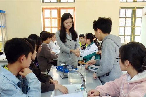 Cô giáo giúp học sinh vùng khó tự tin đạt giải cấp tỉnh