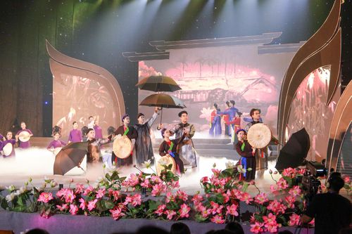 Những câu chuyện xúc động trong đêm nghệ thuật Người Mẹ làng Sen