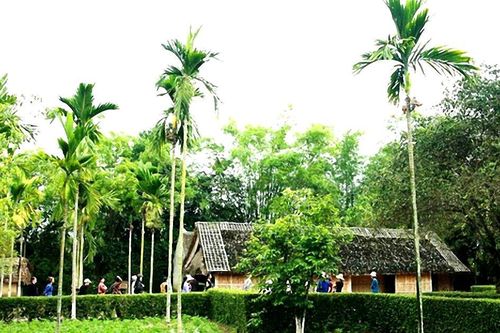 Tháng 5 về, chúng con lại nhớ tới Người