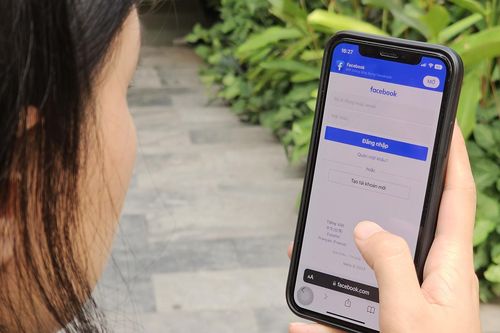 Facebook gặp lỗi tự động kết bạn khi xem 'tường' người lạ