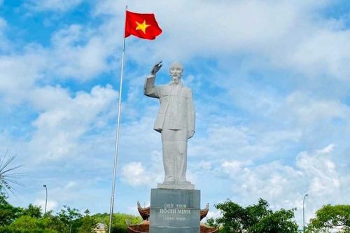 Đảo duy nhất nào Bác Hồ cho phép dựng tượng lúc sinh thời?