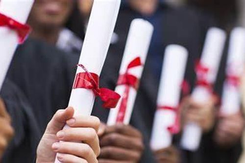 Giới trẻ áp lực chuyện cựu nữ sinh Ngoại thương 'đi làm 5 năm tiết kiệm 1 tỷ'