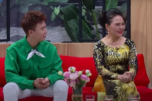 Chàng rể ca sĩ chinh phục mẹ vợ bằng cách làm hết việc nhà