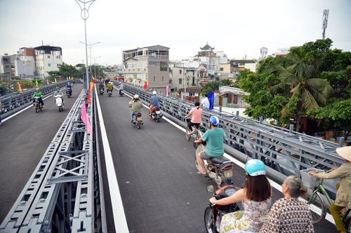 TP Hồ Chí Minh: Cấm tất cả ô tô lưu thông qua cầu An Phú Đông