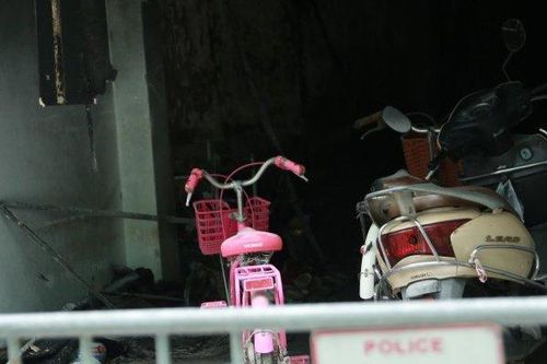 Xót xa hình ảnh chiếc xe đạp màu hồng trong căn nhà cháy khiến 4 bà cháu tử vong ở Hà Nội