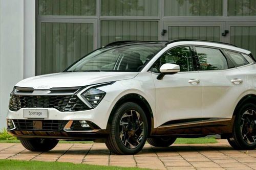 Kia và Mazda giảm giá hàng loạt, cao nhất hơn trăm triệu đồng