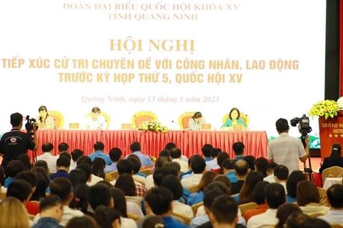 Giám đốc Học viện Chính trị Quốc gia Hồ Chí Minh Nguyễn Xuân Thắng tiếp xúc cử tri tại Quảng Ninh