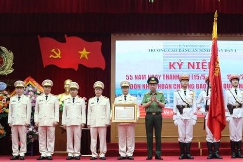 Trường Cao đẳng ANND I đón nhận Huân chương Bảo vệ Tổ quốc hạng Ba