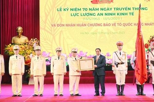 Thủ tướng dự kỷ niệm 70 năm Ngày truyền thống lực lượng An ninh kinh tế
